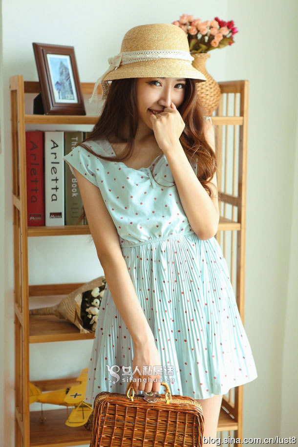 浪荡美女私房吊带黑丝袜风骚气质诱惑写真