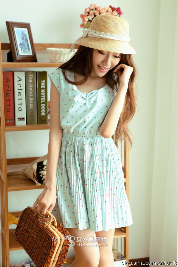 浪荡美女私房吊带黑丝袜风骚气质诱惑写真