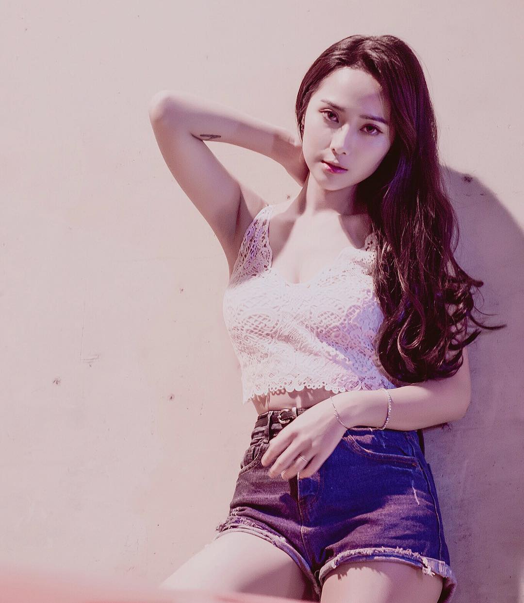 浪荡美女私房吊带黑丝袜风骚气质诱惑写真