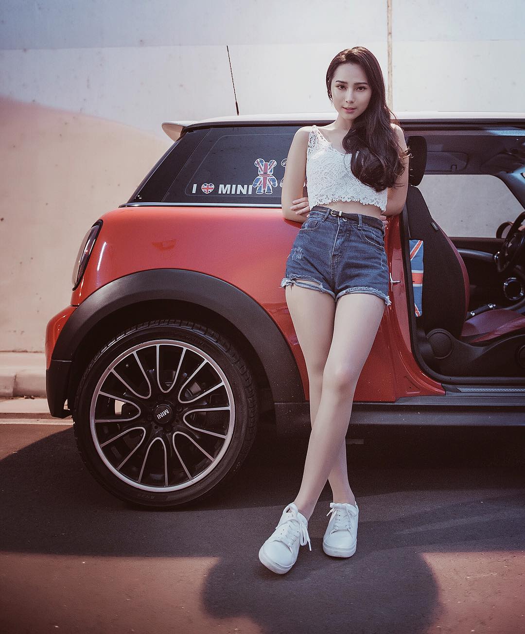 浪荡美女私房吊带黑丝袜风骚气质诱惑写真