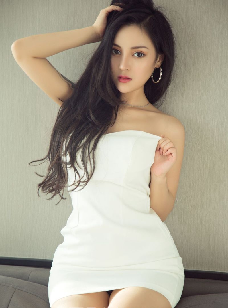 浪荡美女私房吊带黑丝袜风骚气质诱惑写真