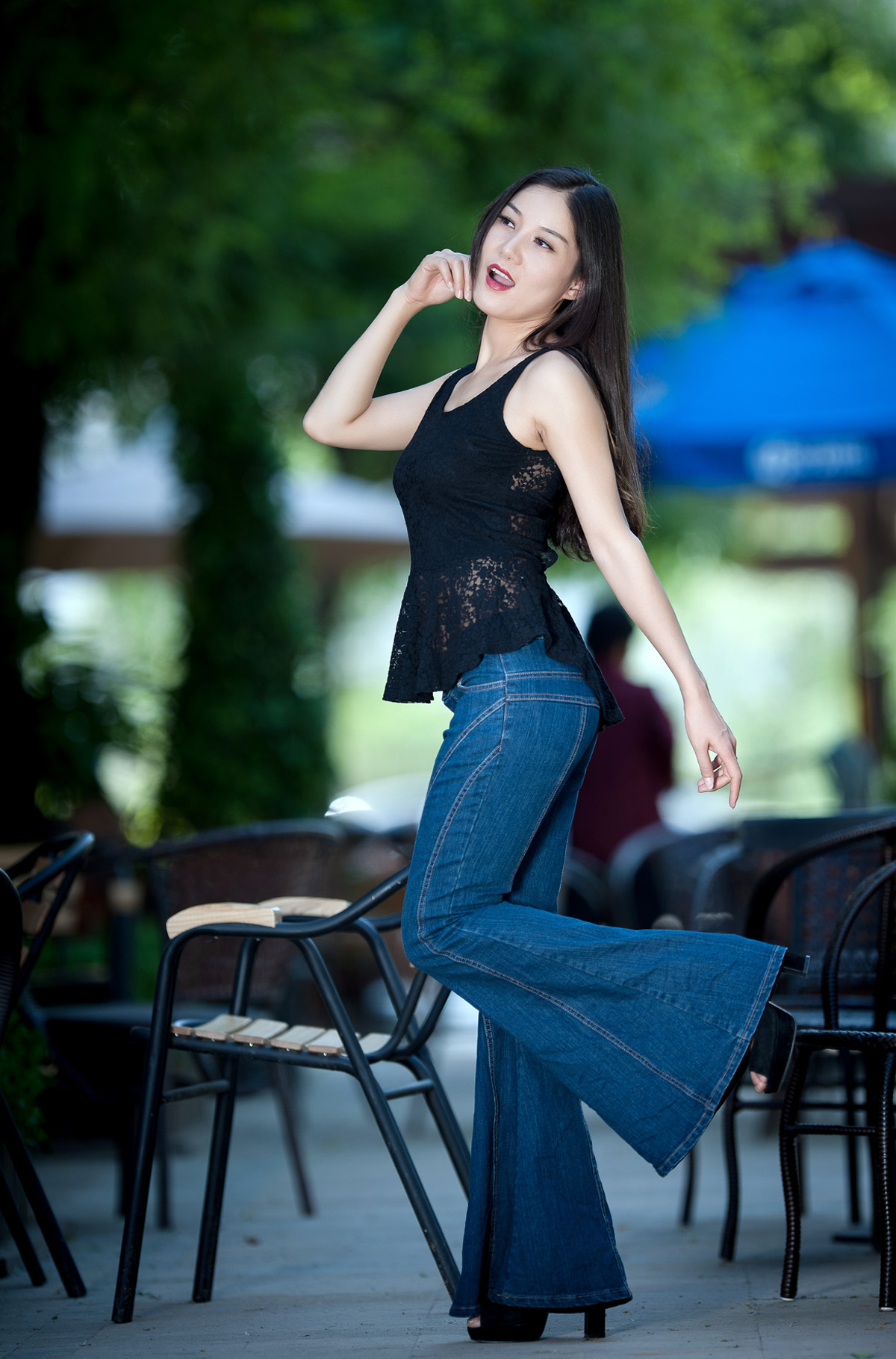 浪荡美女私房吊带黑丝袜风骚气质诱惑写真