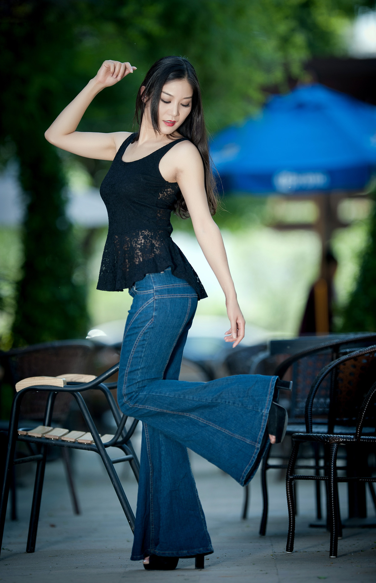 浪荡美女私房吊带黑丝袜风骚气质诱惑写真