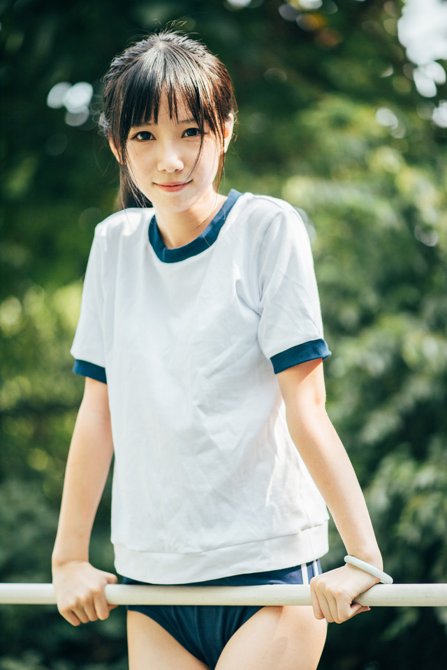 浪荡美女私房吊带黑丝袜风骚气质诱惑写真