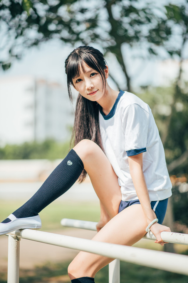 浪荡美女私房吊带黑丝袜风骚气质诱惑写真