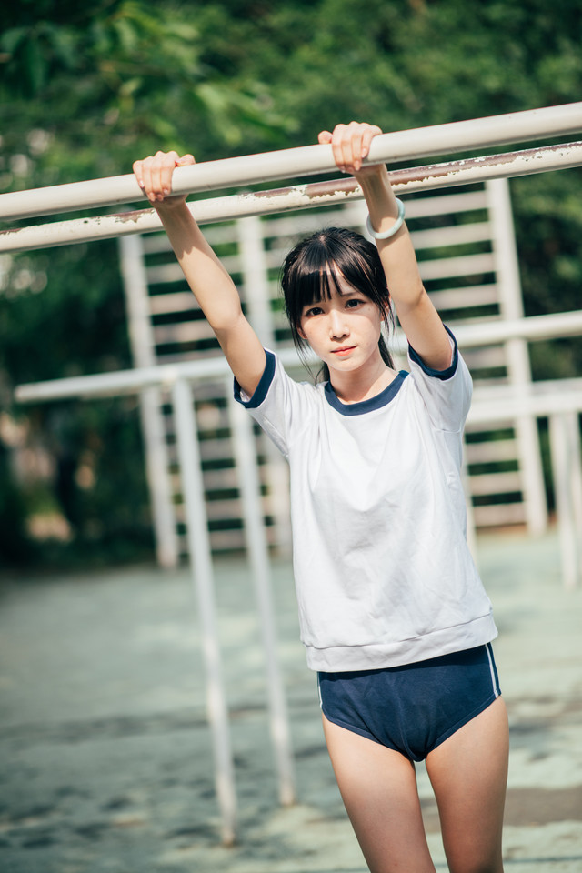 浪荡美女私房吊带黑丝袜风骚气质诱惑写真