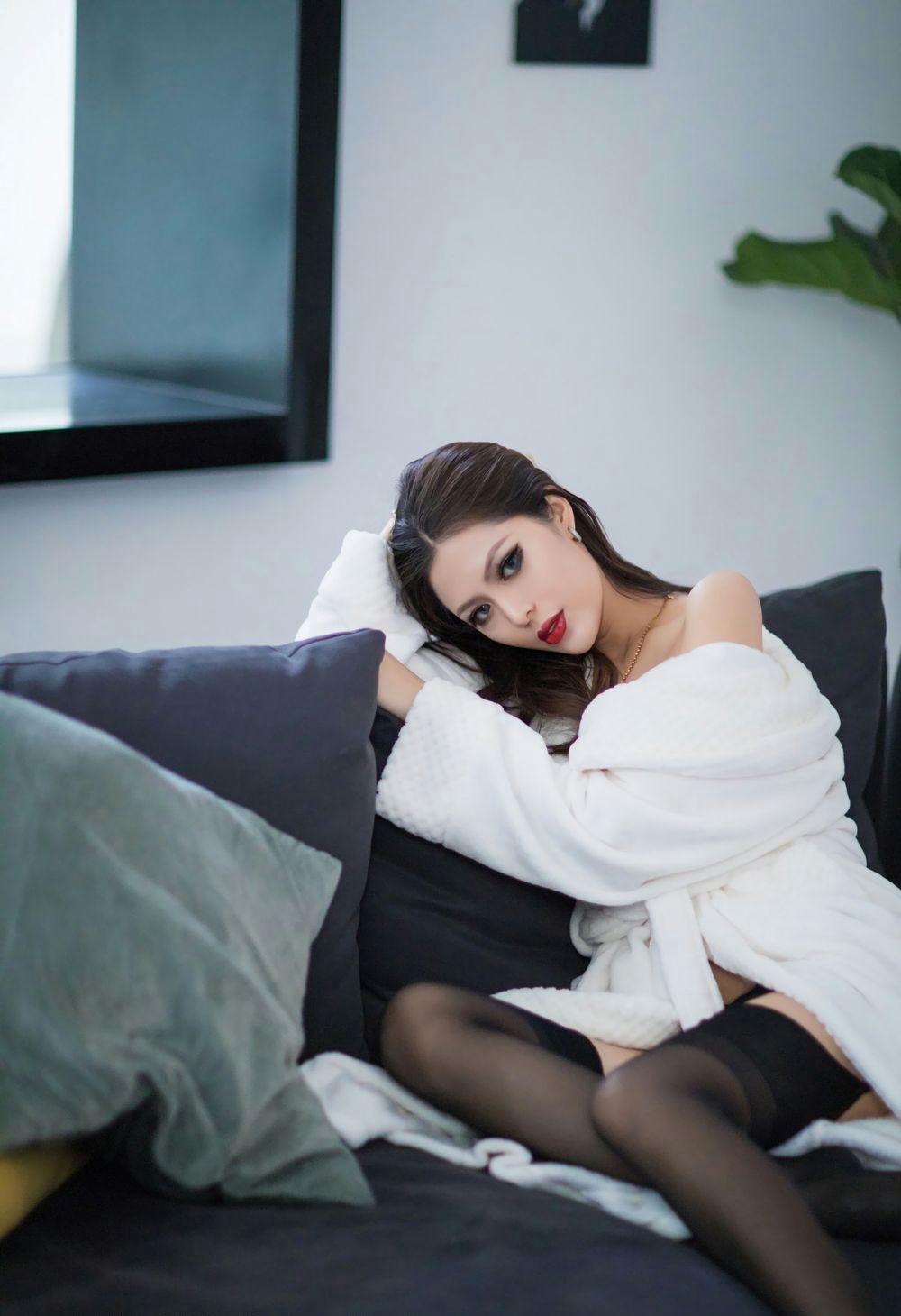 浪荡美女私房吊带黑丝袜风骚气质诱惑写真