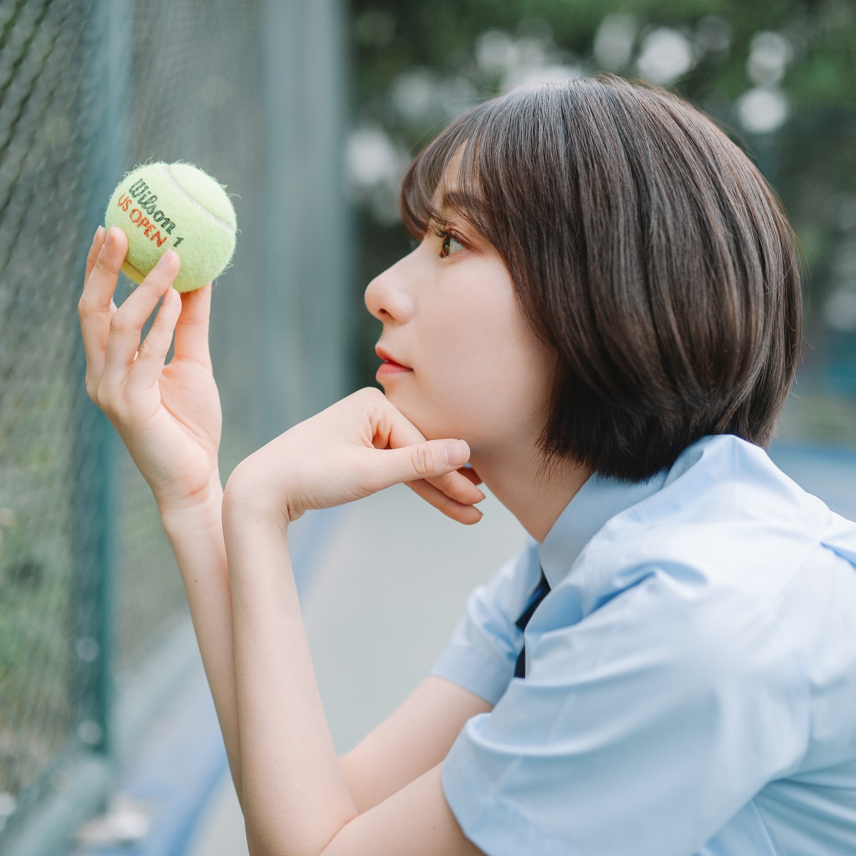 超好看的短发美女学生制服超短裙校园写真