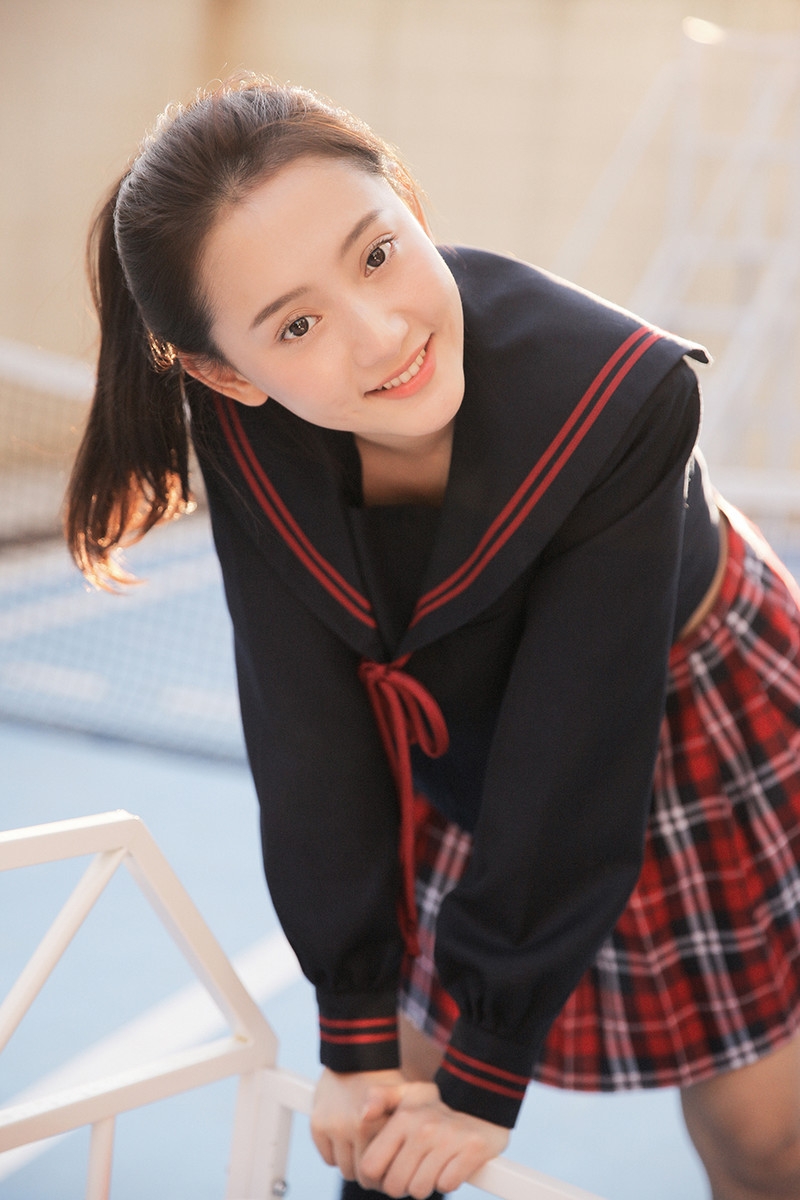 明媚活泼的女孩青春写真