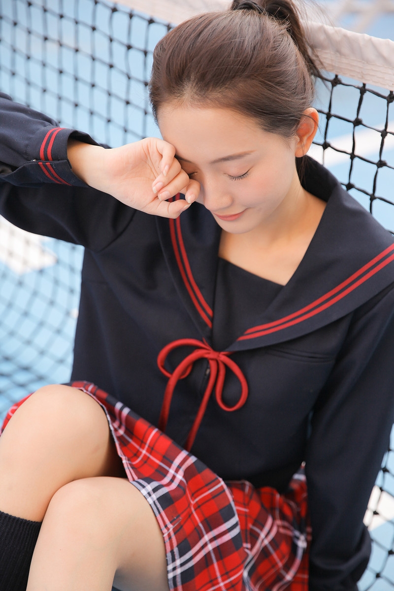 明媚活泼的女孩青春写真