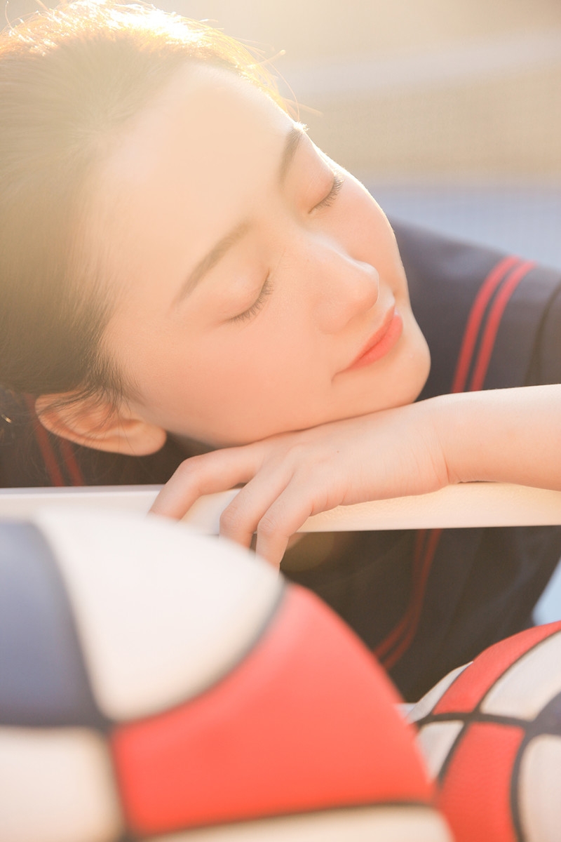 明媚活泼的女孩青春写真