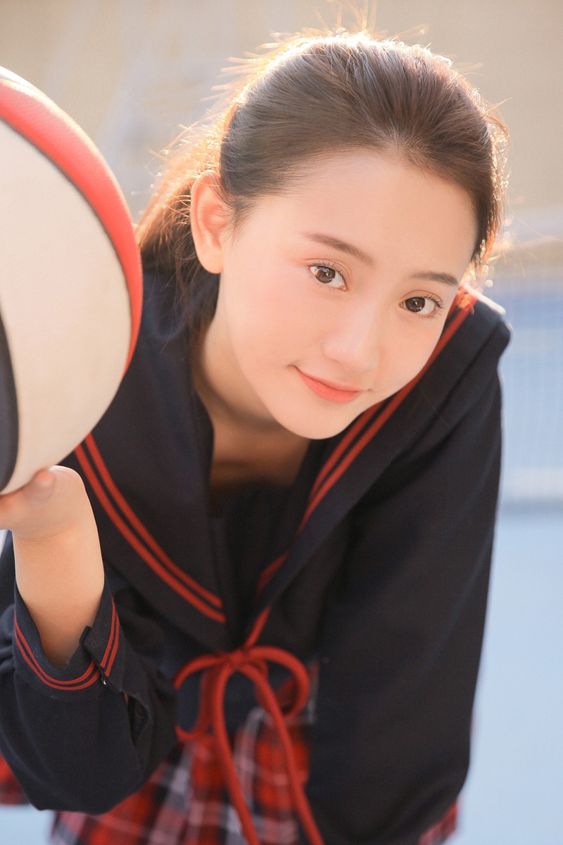 明媚活泼的女孩青春写真