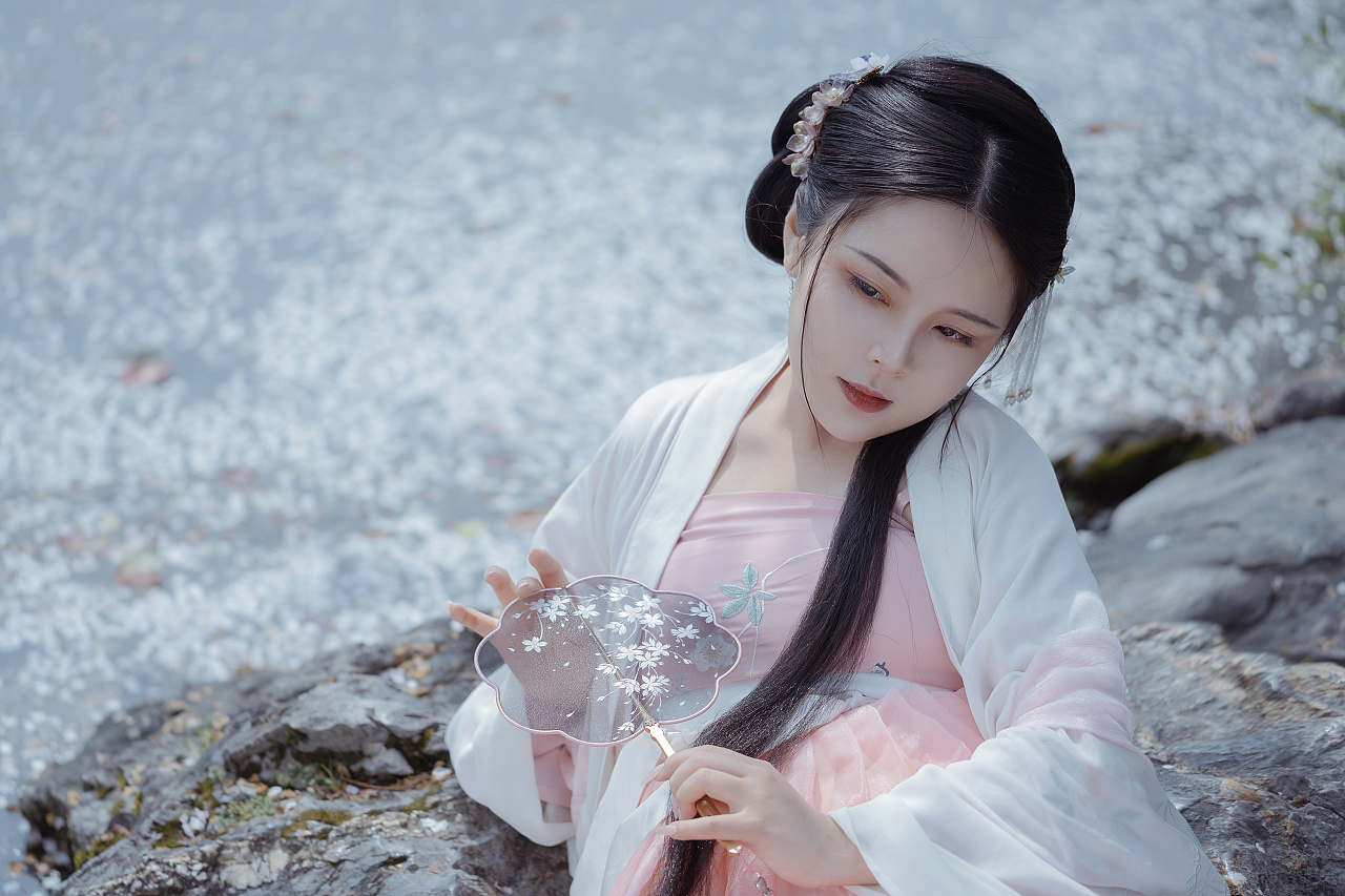 气质飘飘的古装美人风韵古风摄影