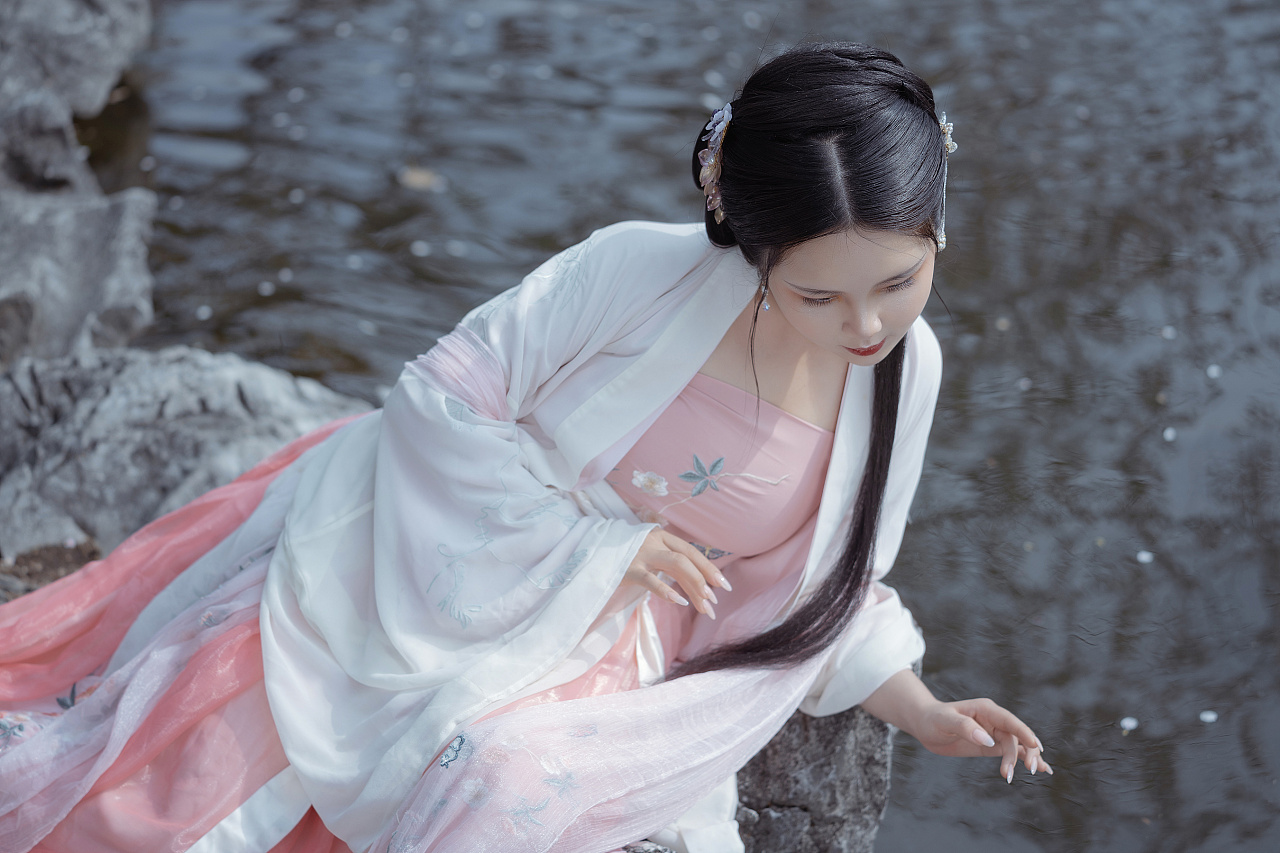 气质飘飘的古装美人风韵古风摄影