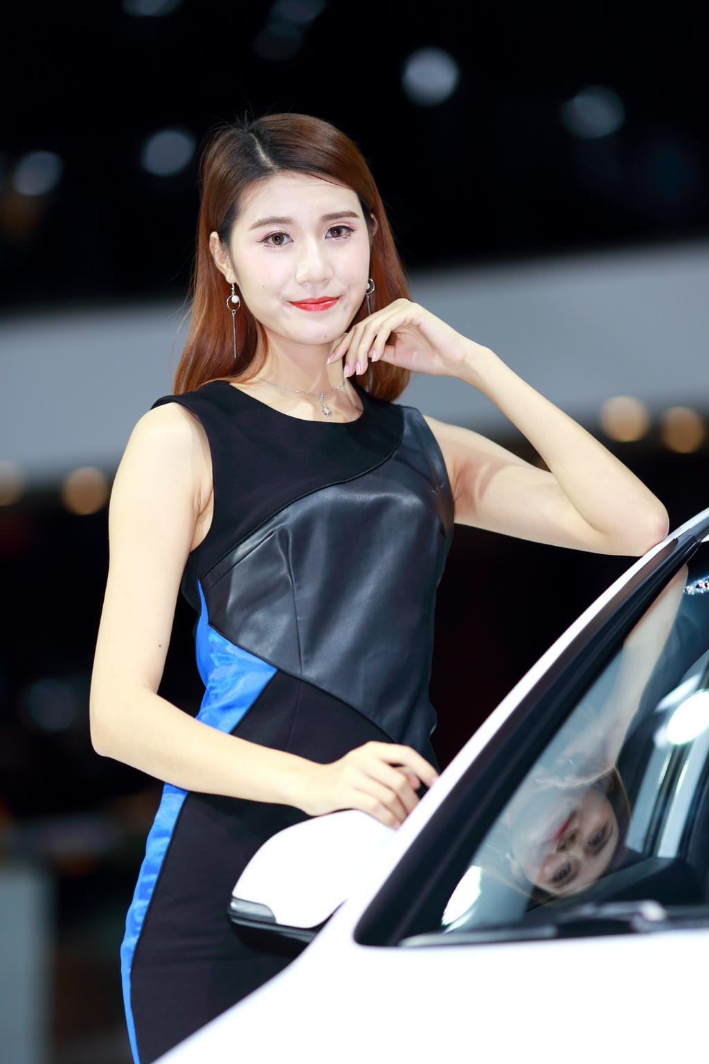 气质车模身材火辣性感美女辣图