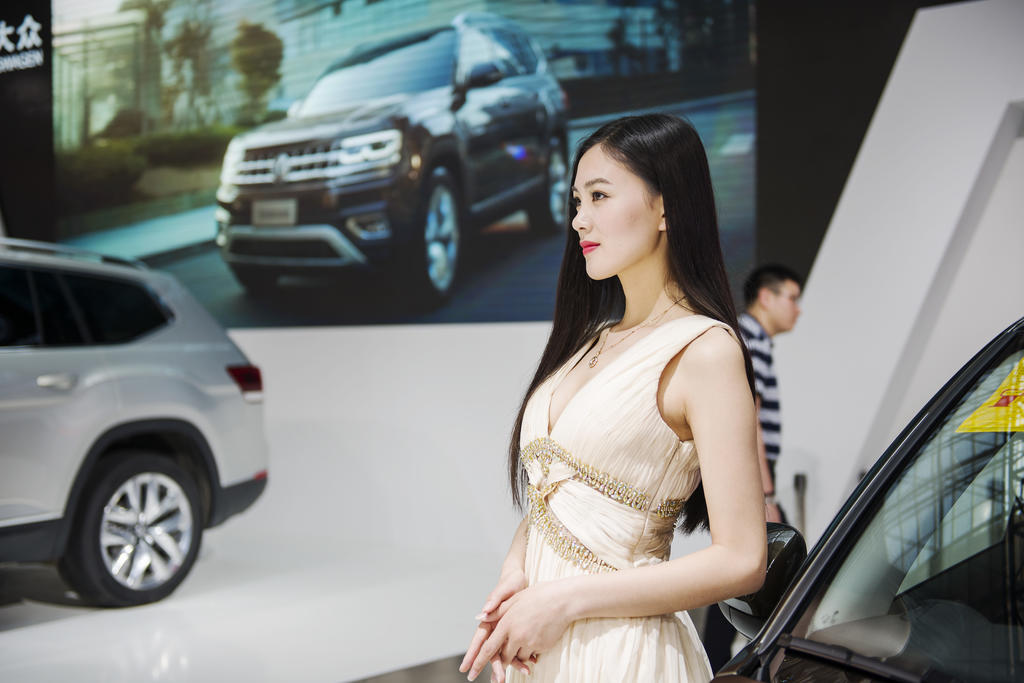 气质车模身材火辣性感美女辣图