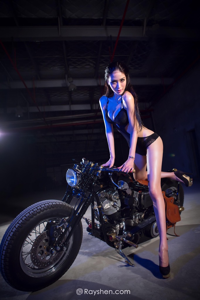 性感蕾丝花边网状丝袜摩托车美女