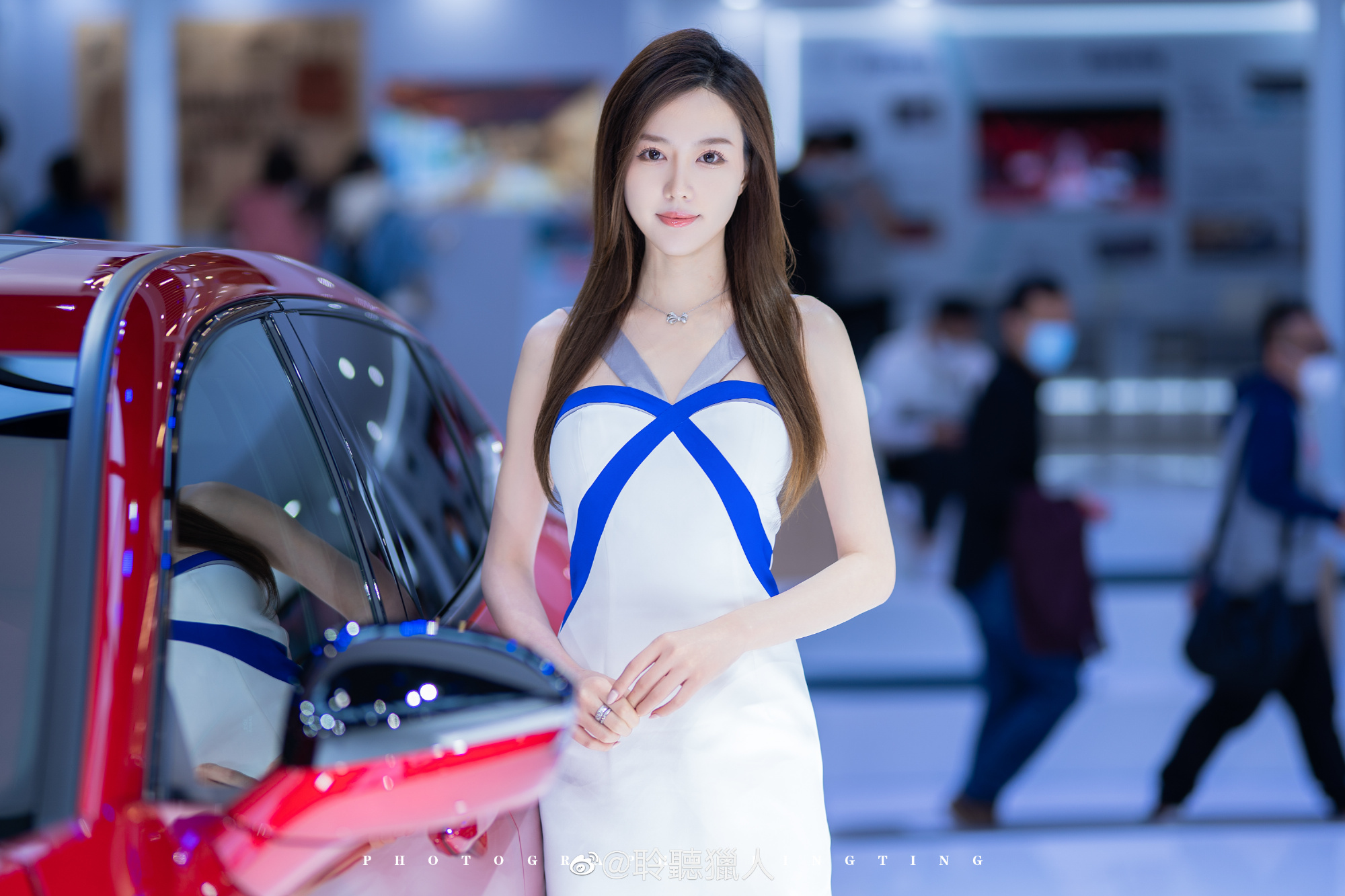 美女车模肤白貌美个高腿长私拍