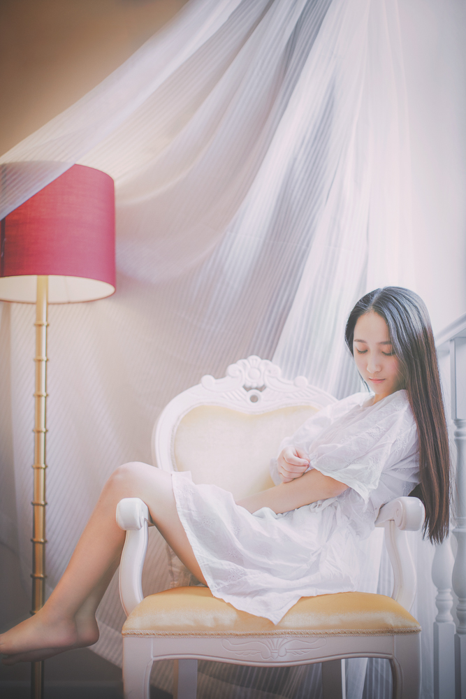 长发美女性感家居写真  动作妩媚撩人