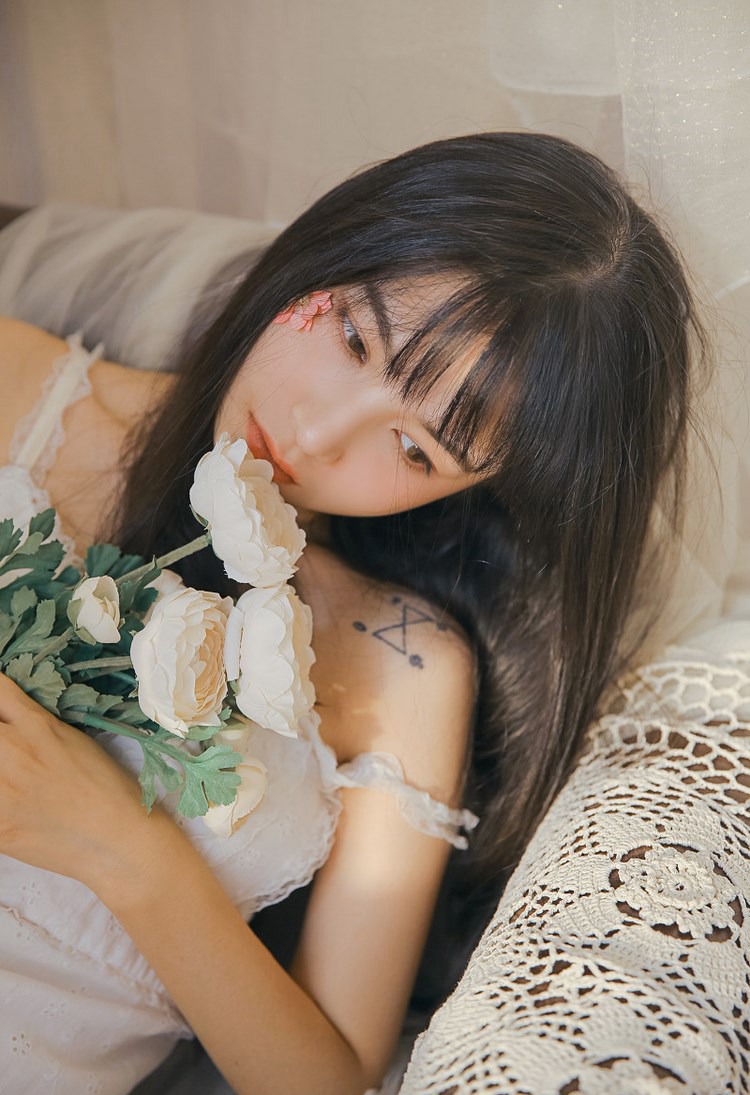 沟沟美女兔子情趣内衣原味丝袜国内偷拍精品酒店在线写真