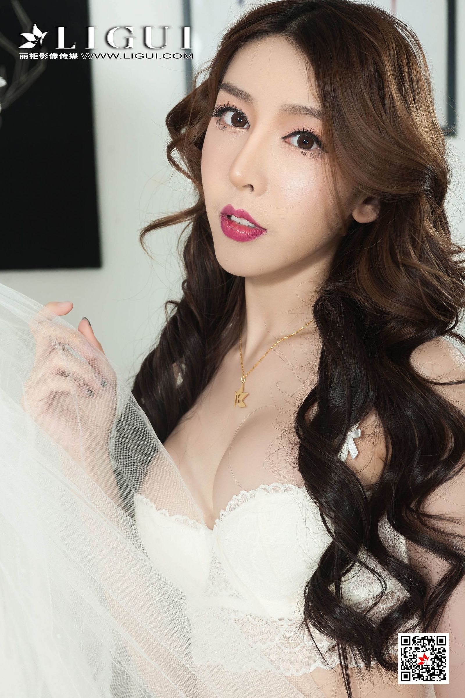 沟沟美女兔子情趣内衣原味丝袜国内偷拍精品酒店在线写真