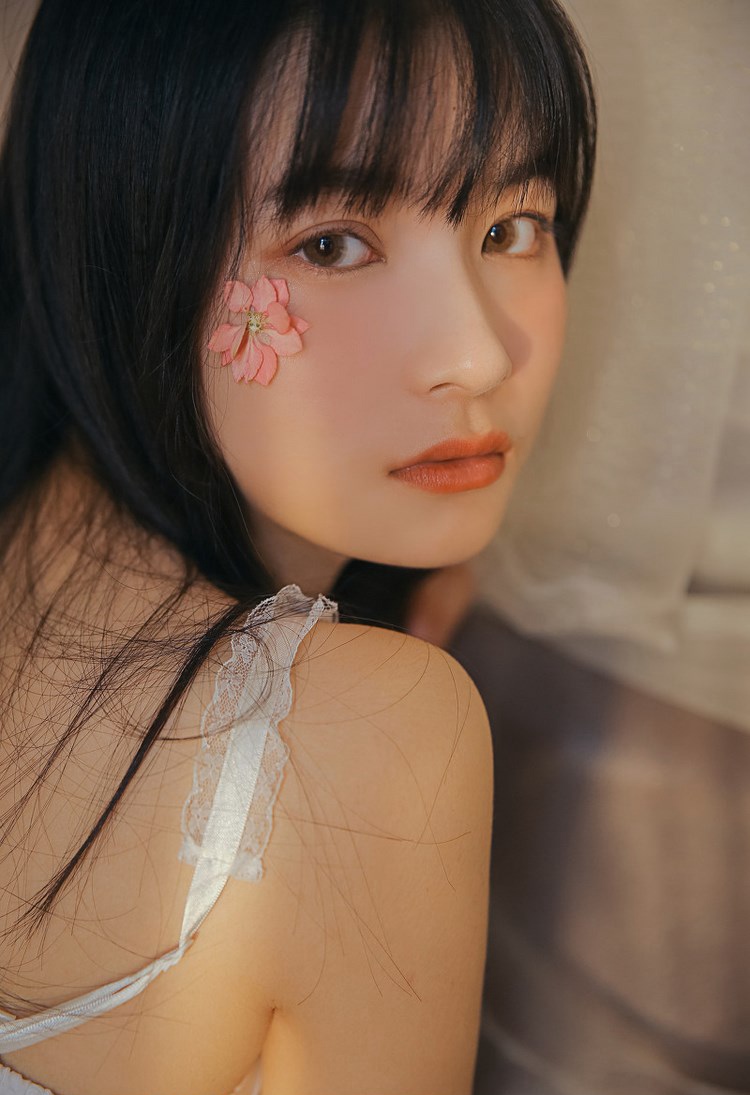 沟沟美女兔子情趣内衣原味丝袜国内偷拍精品酒店在线写真