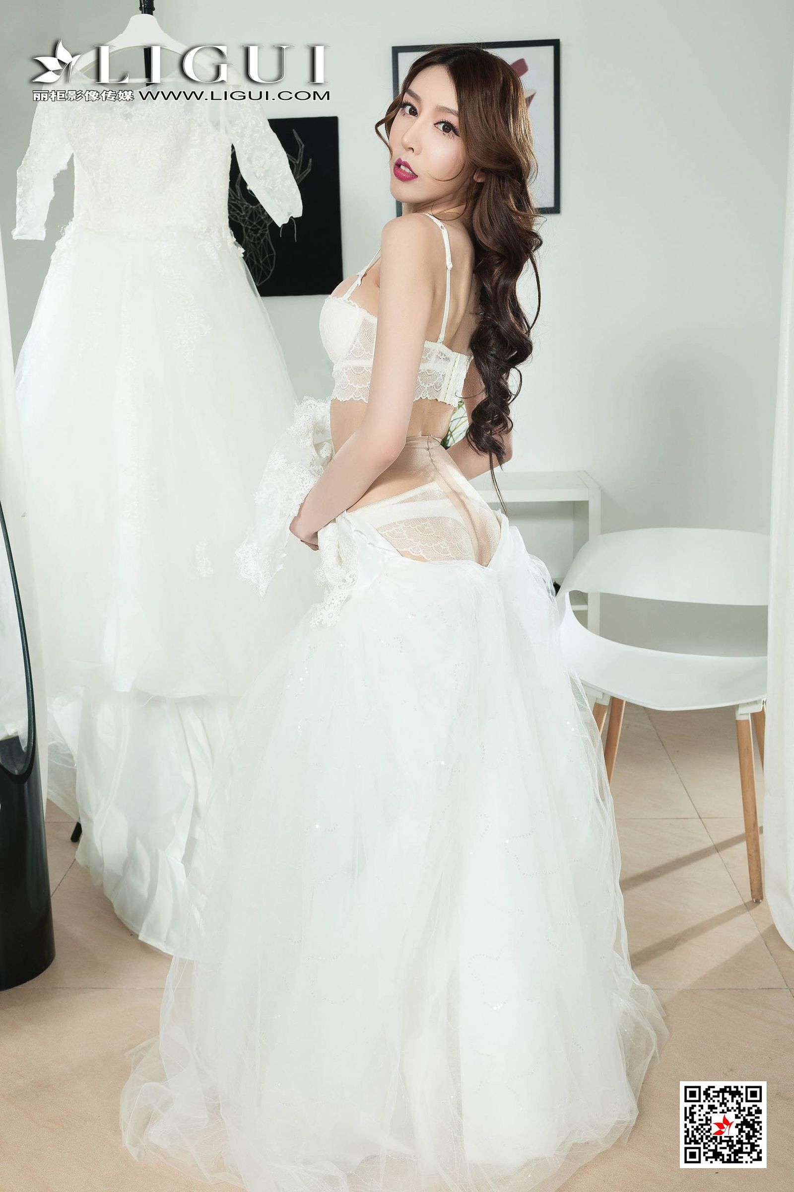 沟沟美女兔子情趣内衣原味丝袜国内偷拍精品酒店在线写真