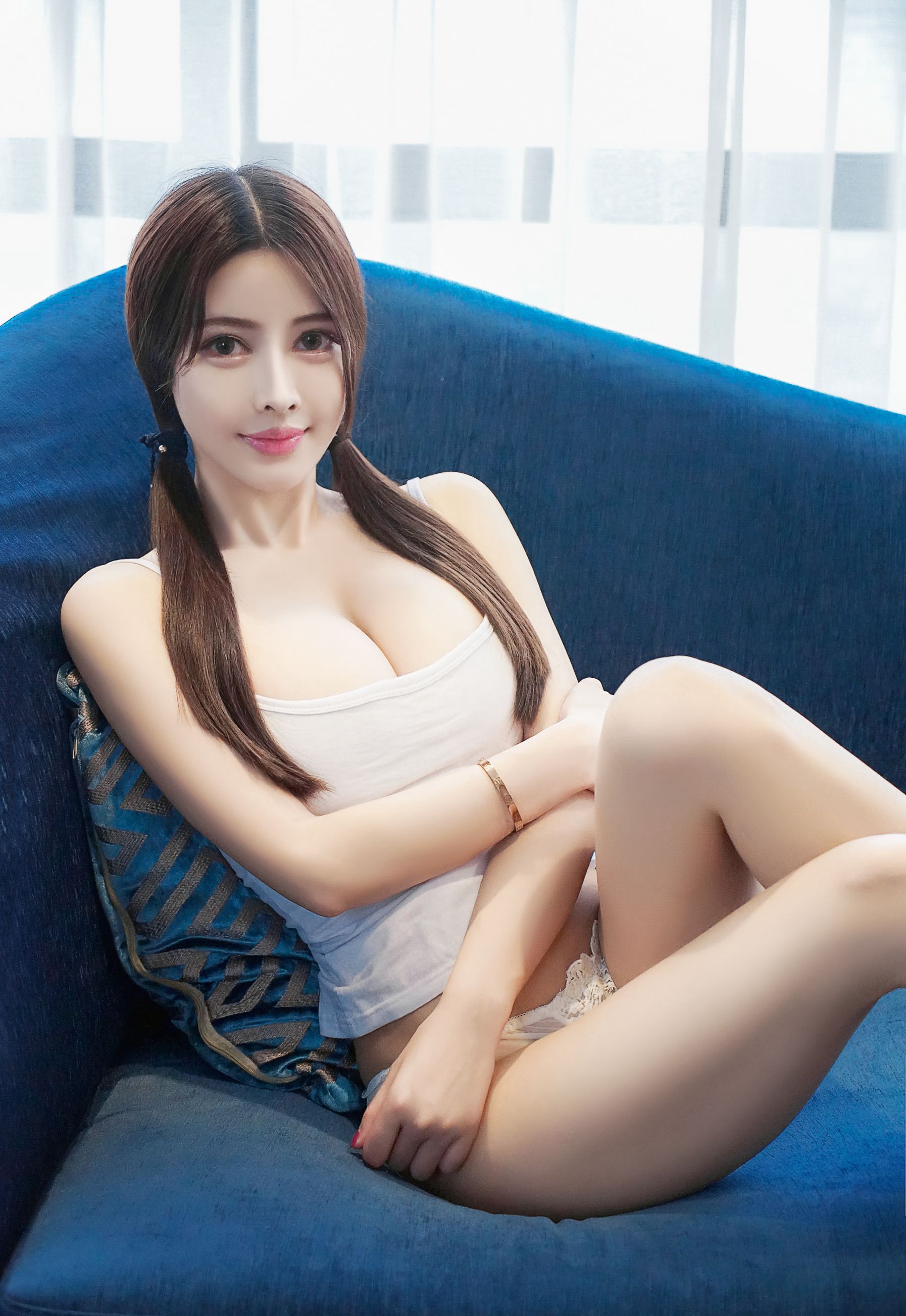 [头条女神]风骚性感辣妹MM丝袜高跟诱惑人体写真