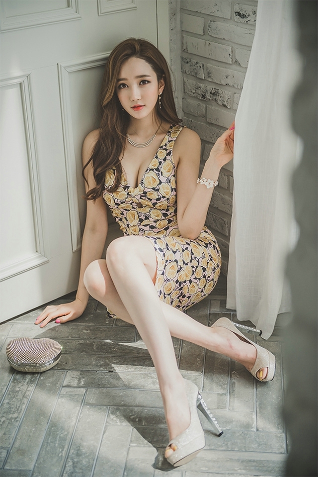 大胸美人身材比例完美性感人物写真摄影