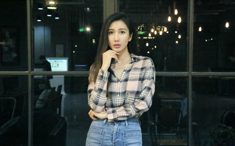 杨凯迪高清写真 尽显简约气质