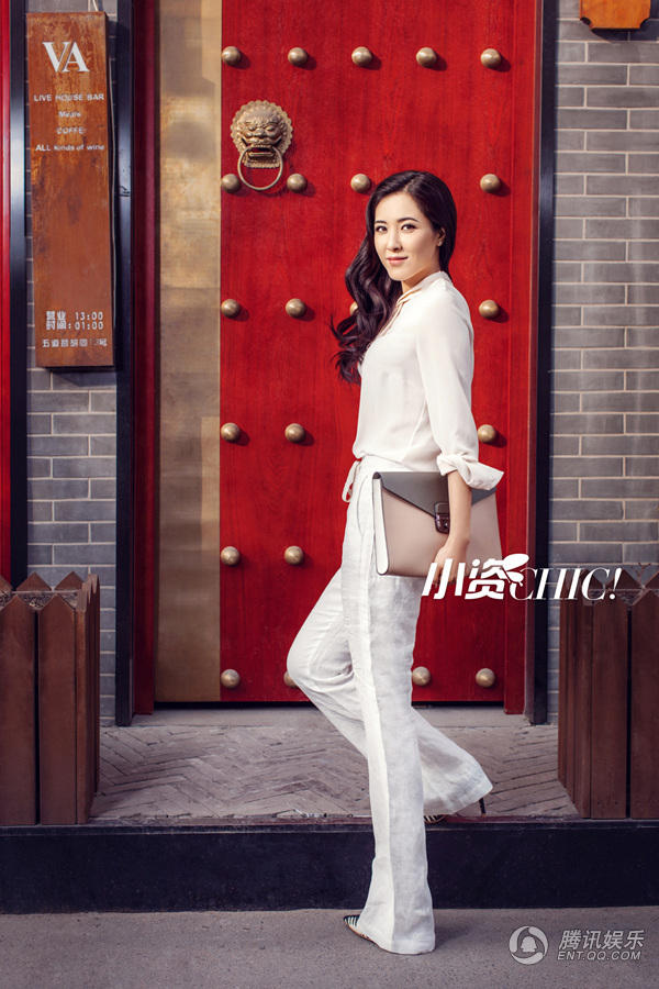 曾黎北京街头写真 百变着装清秀迷人