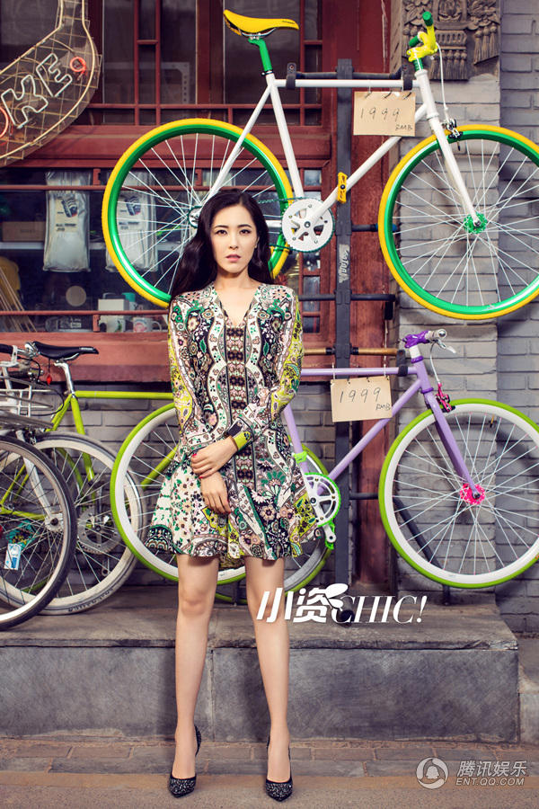 曾黎北京街头写真 百变着装清秀迷人