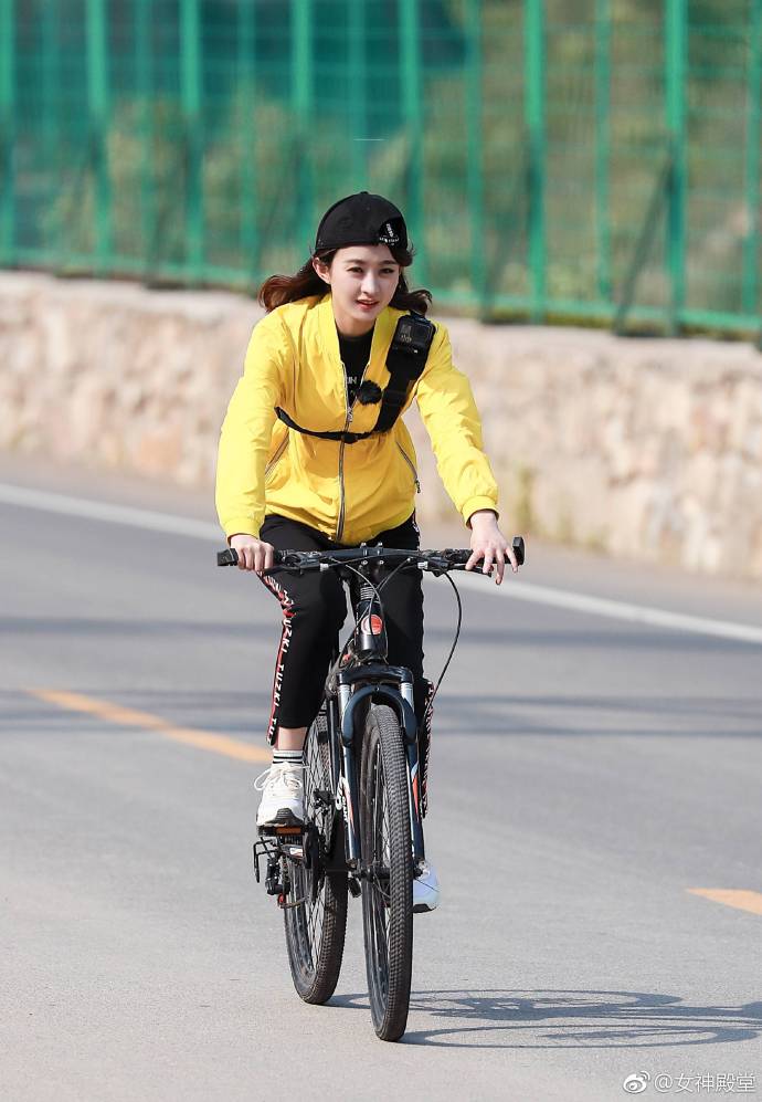 赵丽颖抓猪花絮 抓个猪都这么美