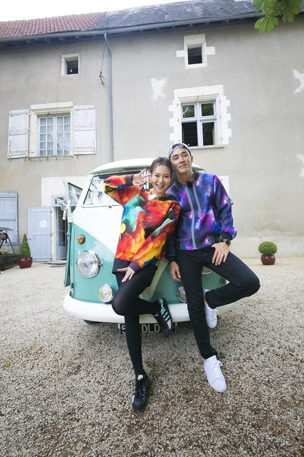 戚薇李承铉最新写真 边秀恩爱边搞笑