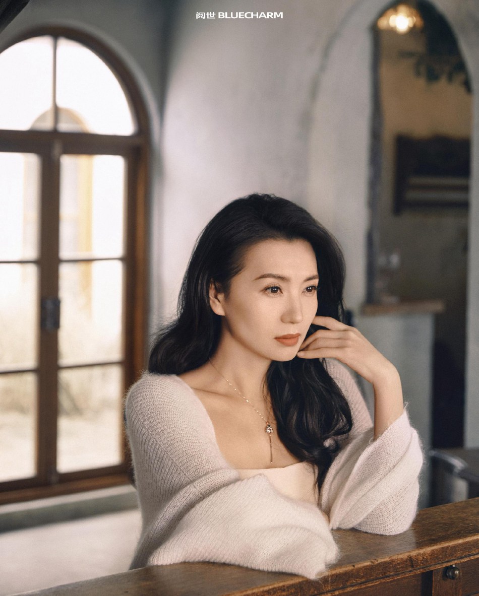 陈好时尚造型百变风格杂志写真