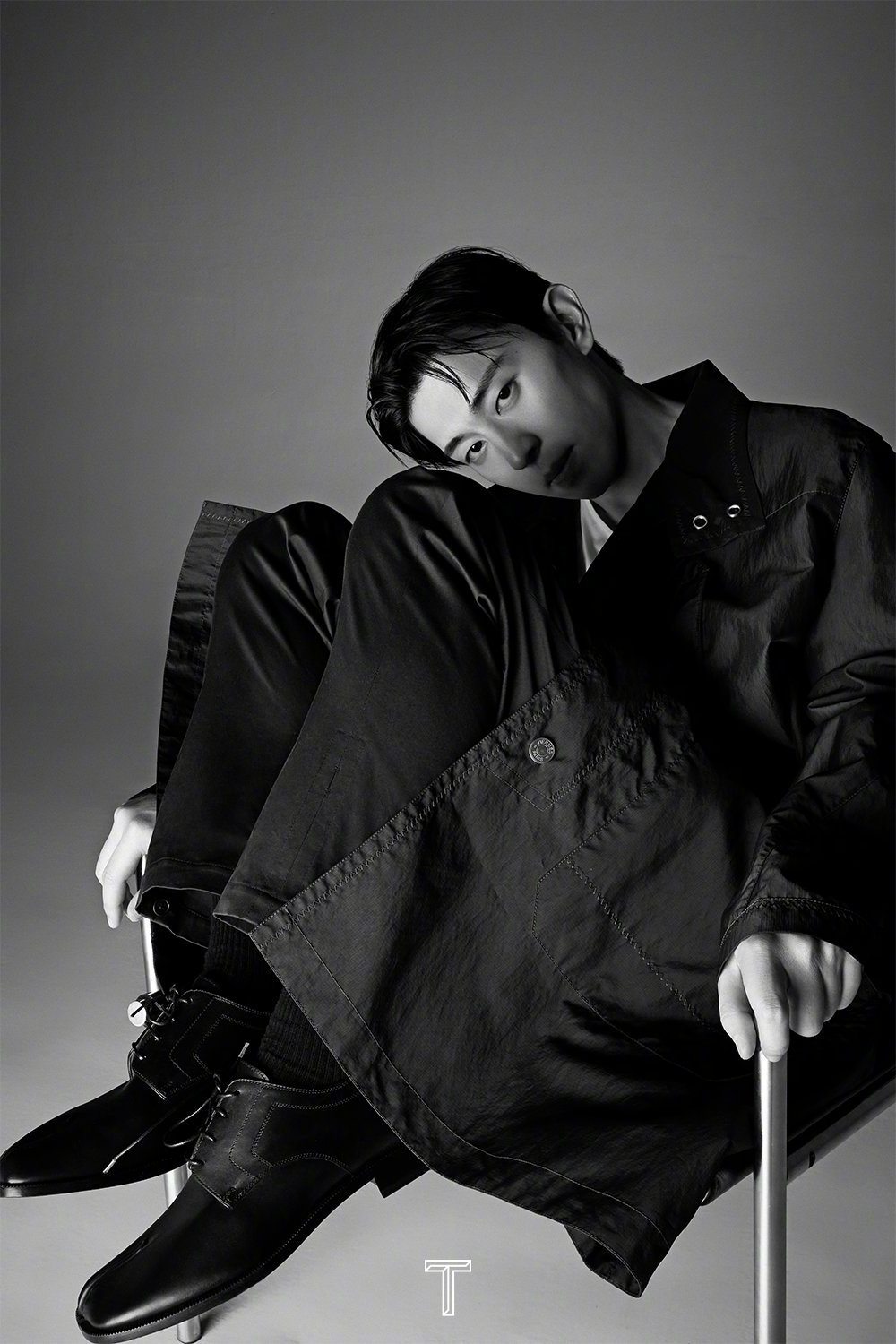 邓伦套装叠穿尽显矜贵质感写真