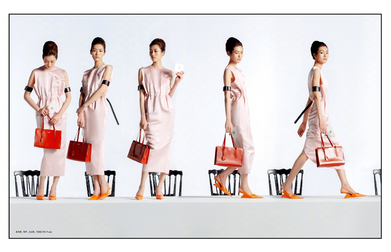 刘雯slay演绎芭莎T台秀回溯经典时髦风格