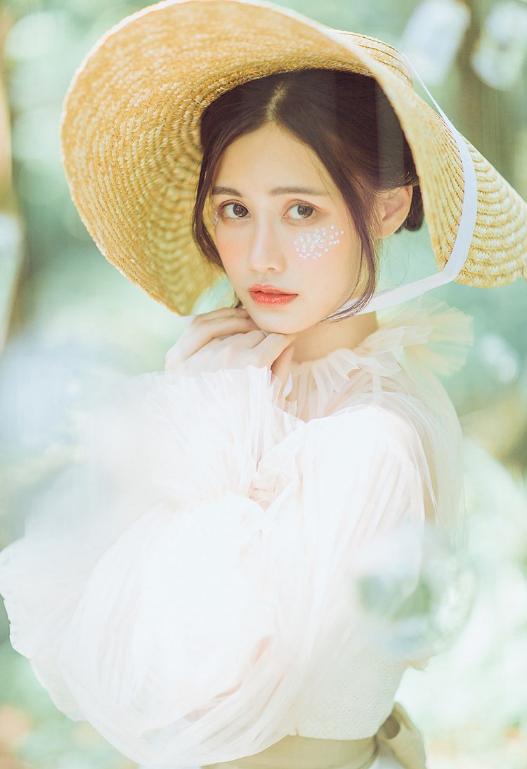 Beautyleg酷似Angelababy学生装丝袜美女