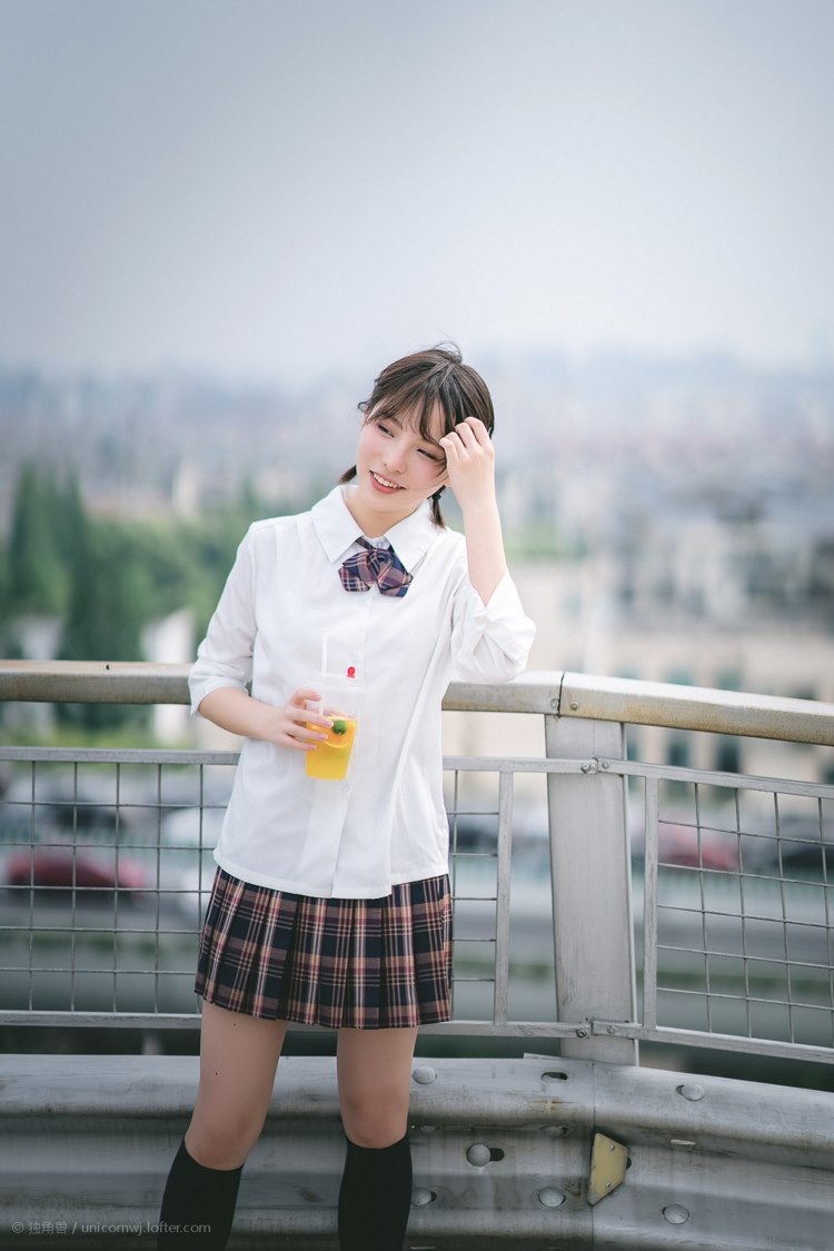 日系少女校园女神街拍户外清爽养眼软妹黑丝美腿写真