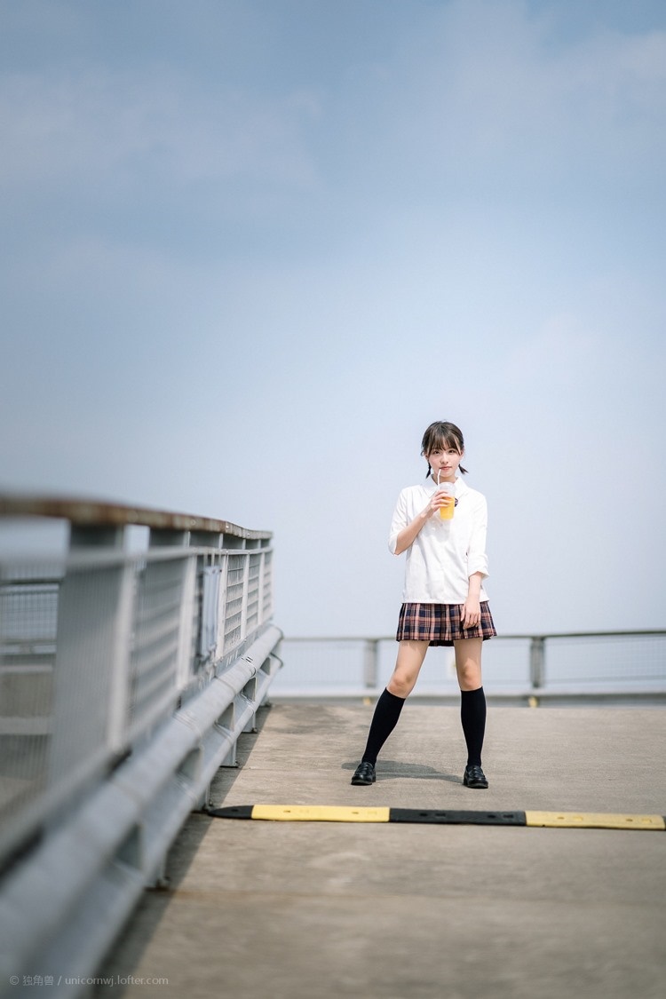 日系少女校园女神街拍户外清爽养眼软妹黑丝美腿写真