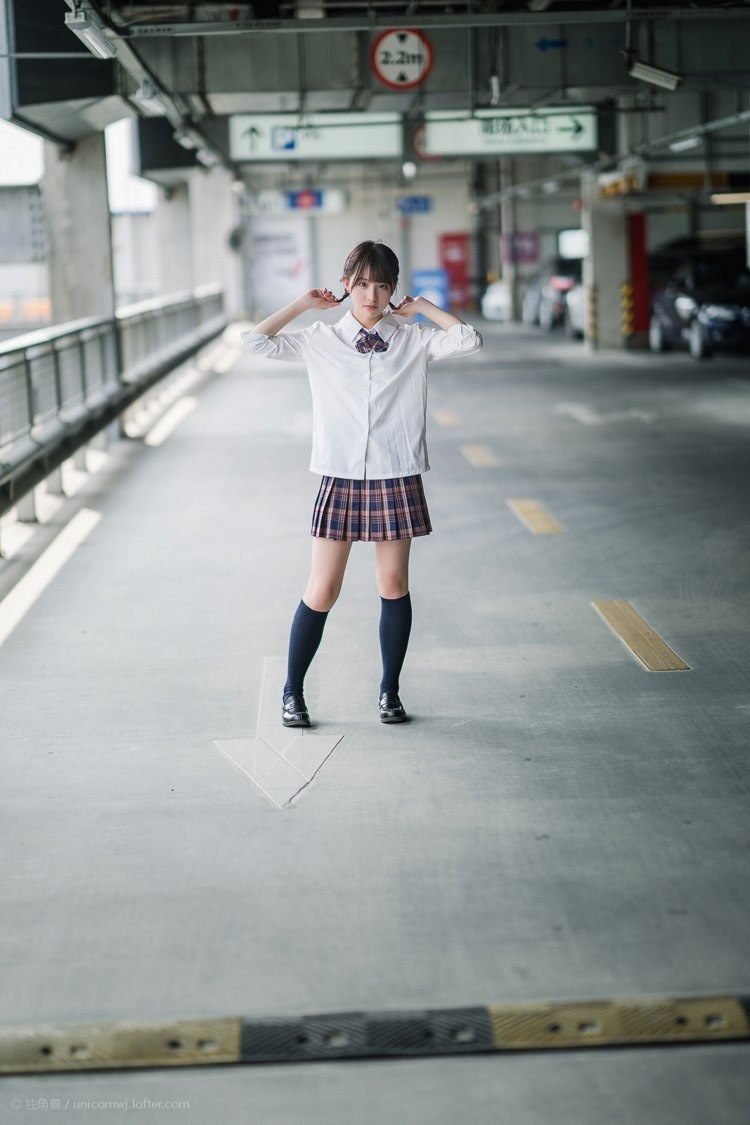 日系少女校园女神街拍户外清爽养眼软妹黑丝美腿写真