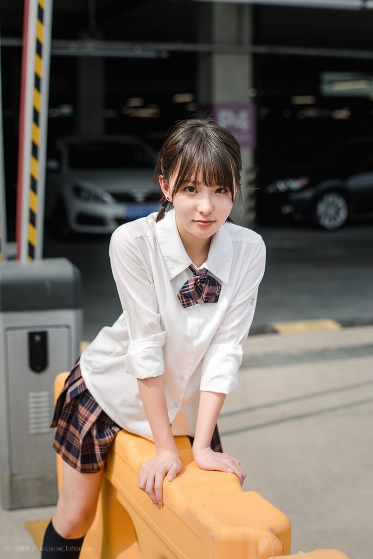 日系少女校园女神街拍户外清爽养眼软妹黑丝美腿写真