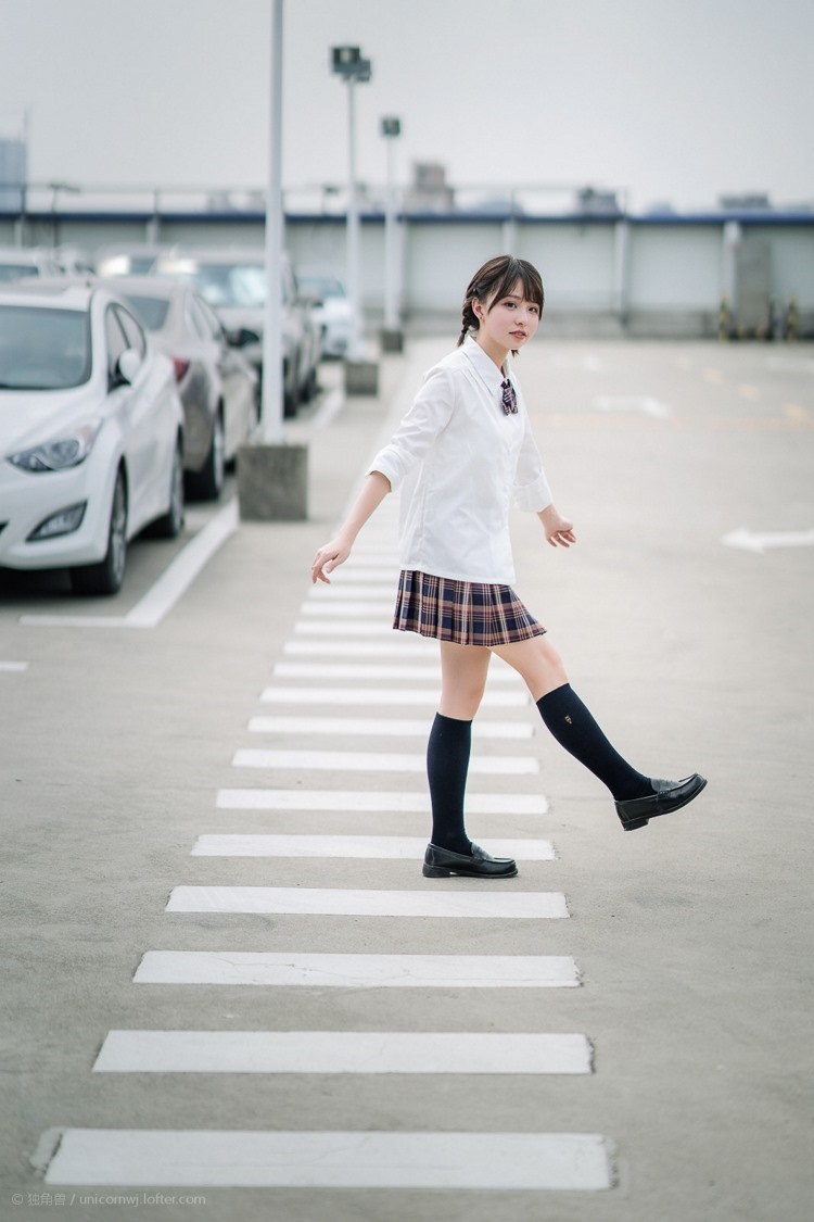 日系少女校园女神街拍户外清爽养眼软妹黑丝美腿写真