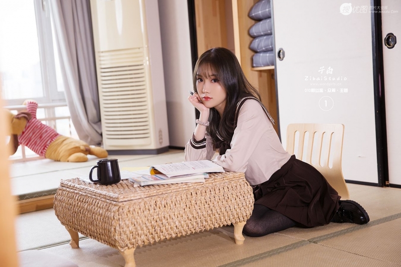 邻家女孩学生制服黑丝美腿热图