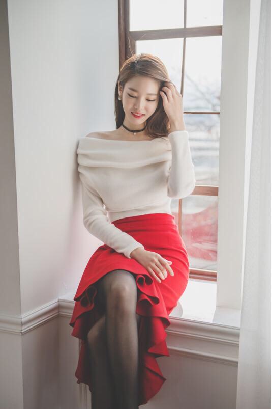 长腿黑丝气质型美女写真