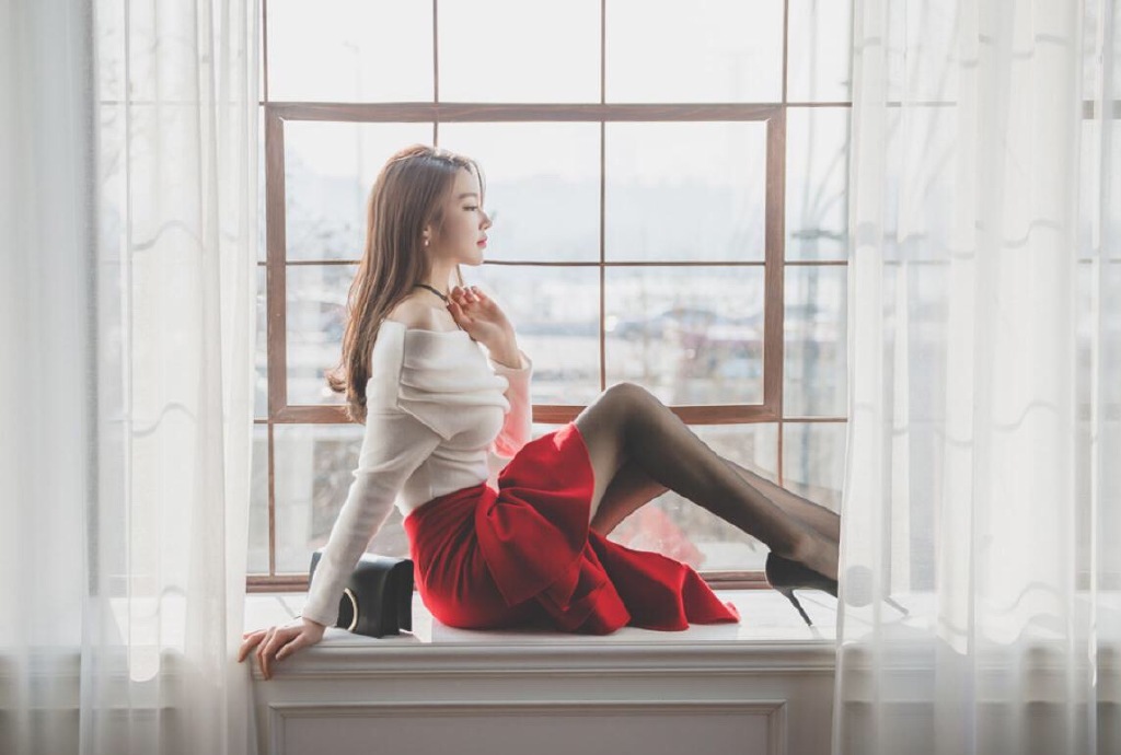 长腿黑丝气质型美女写真