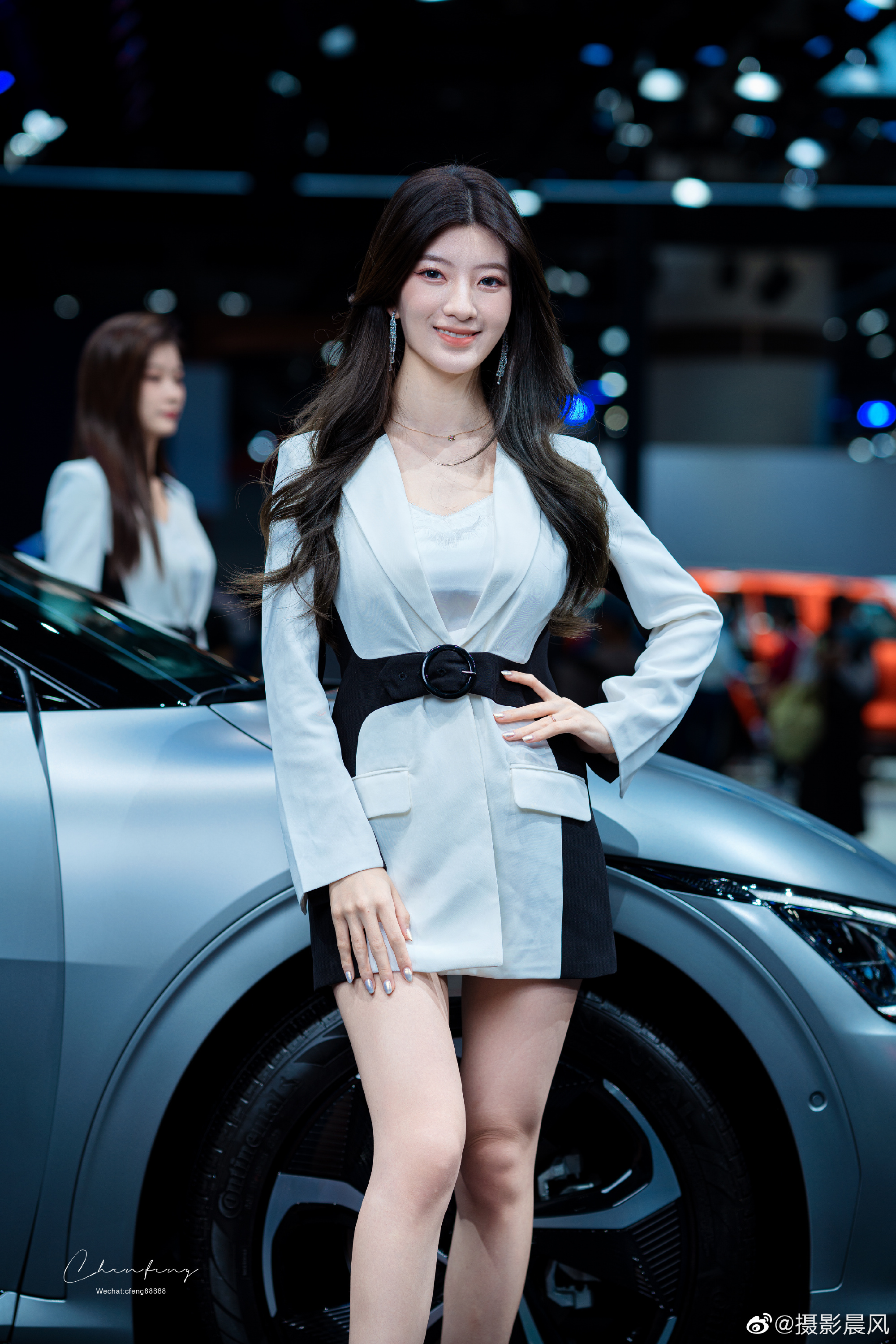 青春靓丽美女车模高跟美腿私拍