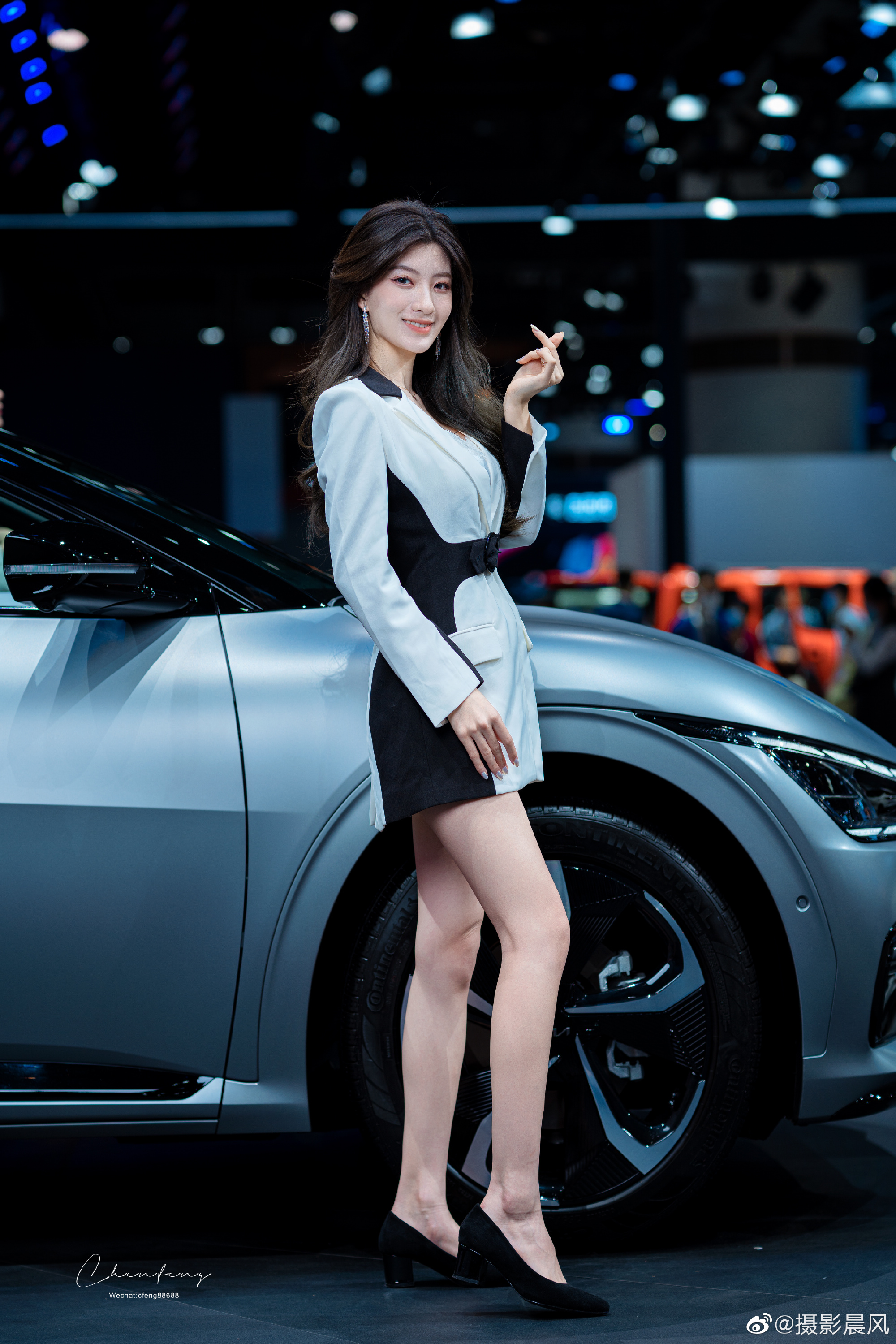 青春靓丽美女车模高跟美腿私拍