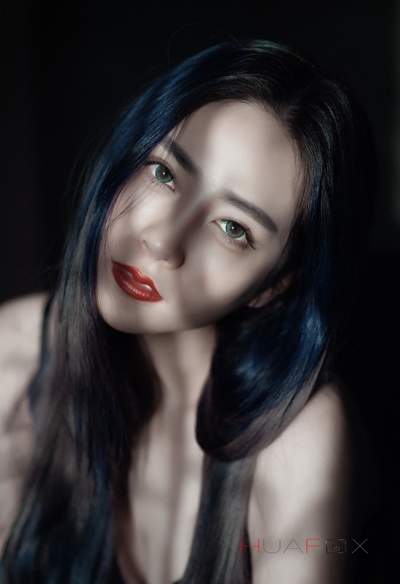 美女蕾丝内衣冷色系写真