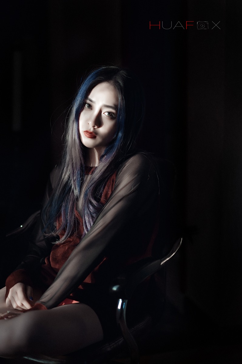 美女蕾丝内衣冷色系写真